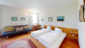 -img.tag.bedroom-