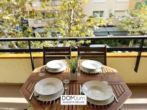 屋外ダイニングエリア