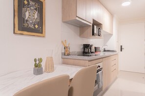 Cocina compacta y funcional