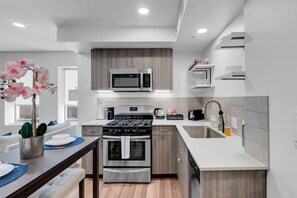 Kitchen equipped with everything you need.