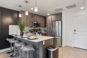 Wake up to fresh coffee in our kitchen, fully stocked with utensils, a dishwasher, and an oven for all your culinary needs.
