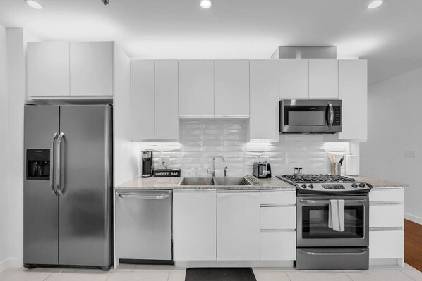Cook up a storm in the fully equipped kitchen, complete with a stylish bar counter for casual dining.