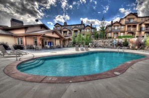 pe_rj_clubhouse_pool4