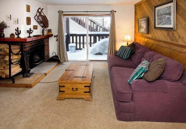 Living room w/ TV and balcony access