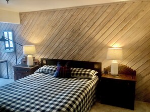Master Bedroom: King Bed
