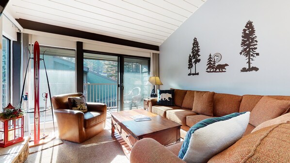 Living room with cable TV and gas fireplace