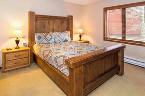 2nd bedroom: Queen bed w/ TV