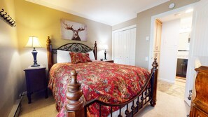 Master bedroom: Queen bed w/ TV