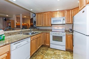 Kitchen w/ toaster oven, drip coffee pot, Keurig, blender, pots/pans and more