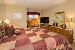 Master Bedroom: King Bed