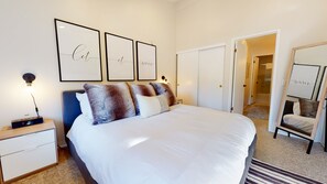Main bedroom: King bed w/ TV and en suite bathroom