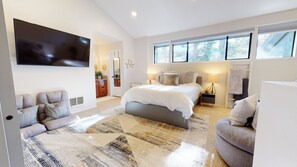 Loft: Queen bed w/ triple Twin bunkbed, TV, bathroom