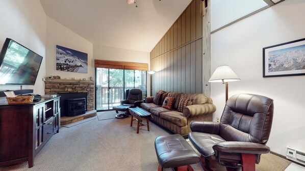 Cozy and spacious living area with TV and fireplace