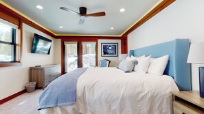 The 1st floor king suite boasts an en suite, Smart TV, deck access, and additional queen trundle