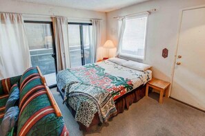 Studio queen bed