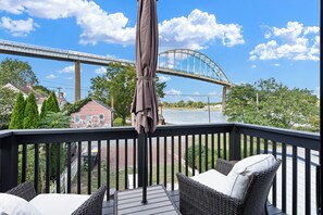 Private Deck off MB water views! Enjoy your morning coffee in your room