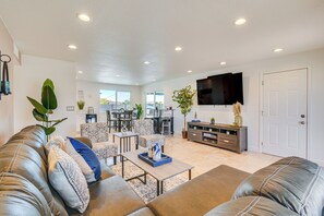 Living Room | Single-Story Home | Central A/C & Heating | Smart TV | Board Games