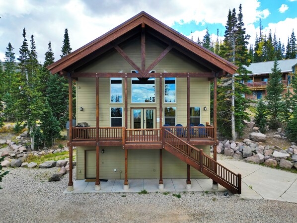 Exterior View Aspen Lodge Cabin