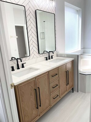 MASTER Bathroom 1st Floor