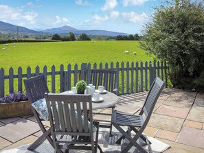 Sitting-out-area | Pencefn Cottage, Pentir, near Snowdonia in Llanberis