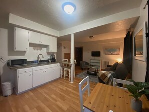 Equipped Kitchen 