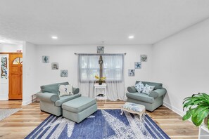 Home Decor, Architecture, Building, Furniture, Indoors