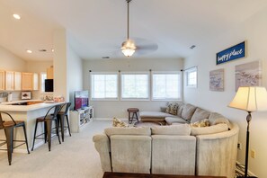 Living Room | Central A/C & Heating | Free WiFi | 2nd Floor