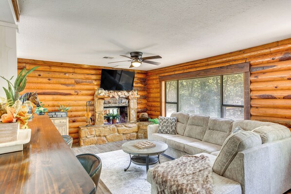 Davis Vacation Rental | 3BR | 2BA | 1 Step to Enter | 1,249 Sq Ft