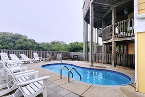 Private pool to enjoy with friends and family!