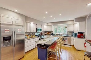 Large Kitchen with all new high end appliances. 