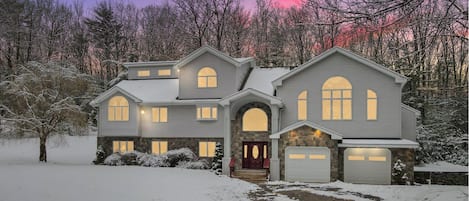 Grand Regal Stays: Ultimate Winter Getaway