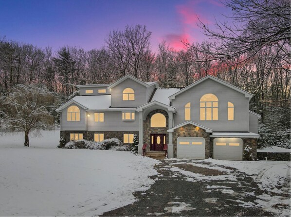 Grand Regal Stays: Ultimate Winter Getaway
