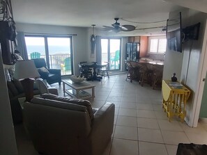 Open concept living/ kitchen area