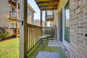 Deck | Outdoor Seating & Dining