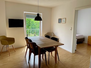Ferienwohnung - Komfort 17 (mit 2 Schlafzimmern)-Ferienwohnung 17 - Essbereich