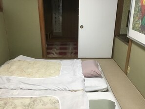 日本式寝室です。3室の寝室があります。