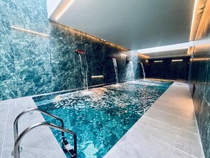 Pool inomhus/utomhus
