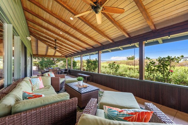 International Colony Club 41 furnished lanai 1