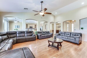 Living Room | Central A/C & Heat | Smart TV
