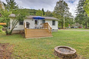 Large Yard | Wood-Burning Fire Pit | Visiting Deer