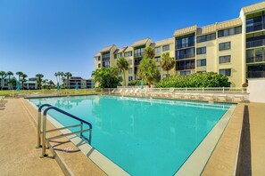 Community Pool | Ocean Village