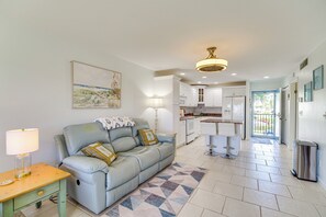 Living Room | Queen Murphy Bed | Free WiFi