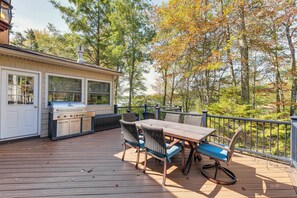 Deck | Outdoor Dining | Self Check-In | 13 Mi to Jack Frost Ski Resort