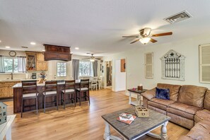 Living Room | Smart TV | Free WiFi