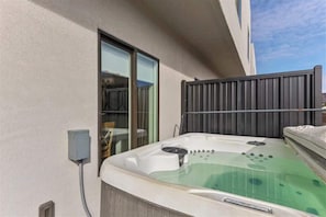 屋外スパ浴槽