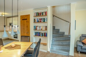 Großes, geräumiges Wohnzimmer, Esszimmer und integrierter Küche