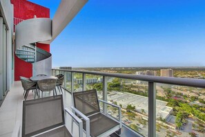 Sip your morning coffee, dive into a good book, or unwind with loved ones on the balcony, all while soaking in the stunning views of the Intracoastal Waterway and Hallandale Beach.