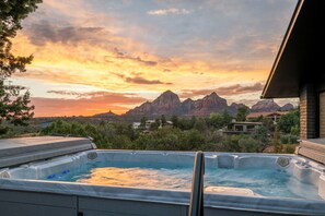 Outdoor spa tub