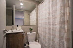 Elegante y Pulcro Baño para Renovar Tu Día