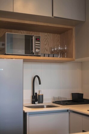 Espacio de cocina abierto y funcional, ideal para preparar tus comidas favoritas.